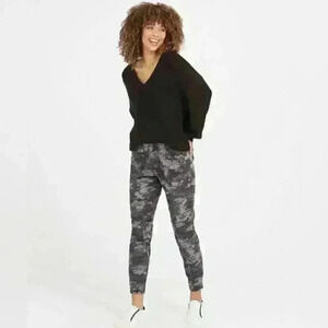 SPANX  Twill Cargo Jogger Blackwash Camo Size S/P